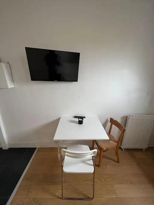 Votre Pied-A-Terre En Plein Paris Apartment