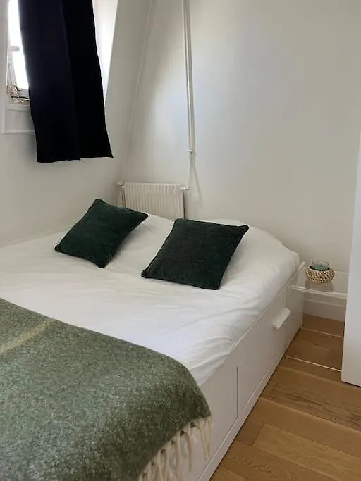 Votre Pied-A-Terre En Plein Paris Apartment