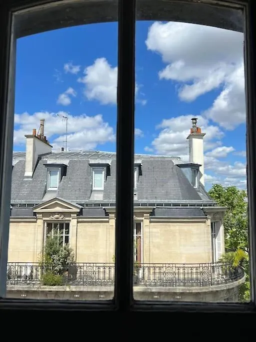 Votre Pied-A-Terre En Plein Paris Apartment