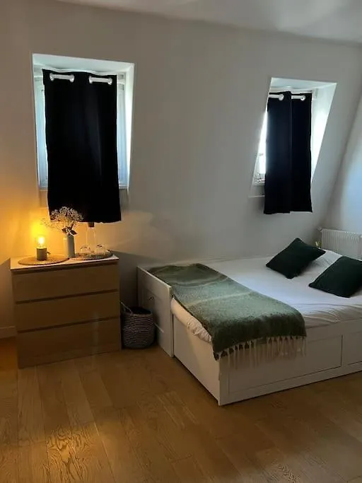 Votre Pied-A-Terre En Plein Paris Apartment