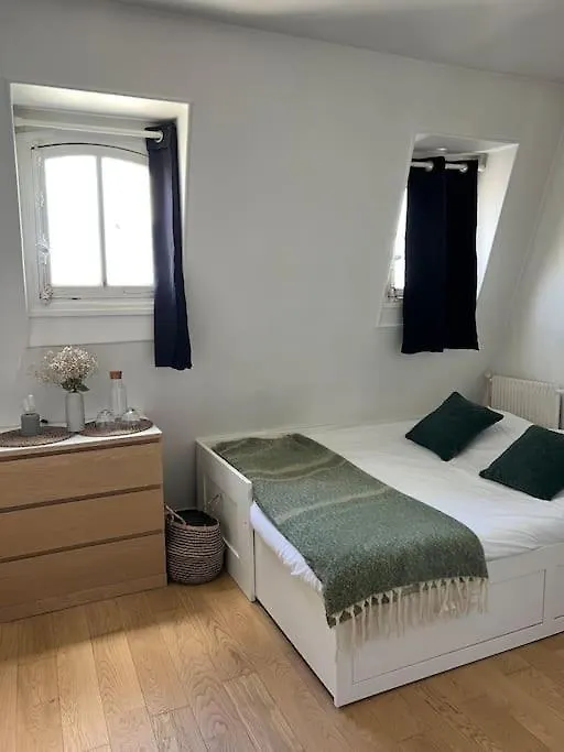Votre Pied-A-Terre En Plein Paris Apartment